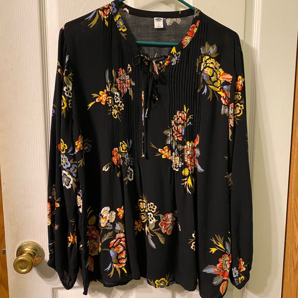 Old Navy flowered blouse